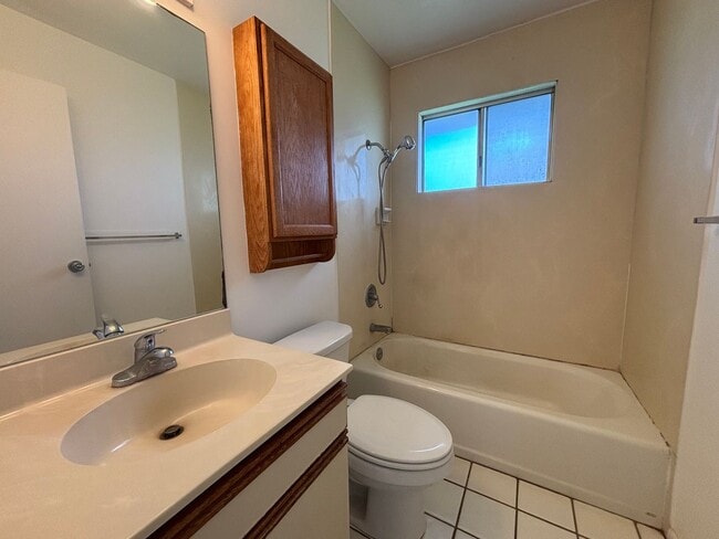 Building Photo - [4 Bed 2 Bath] Single Family Home with Large Backyard in Prime Aiea Location