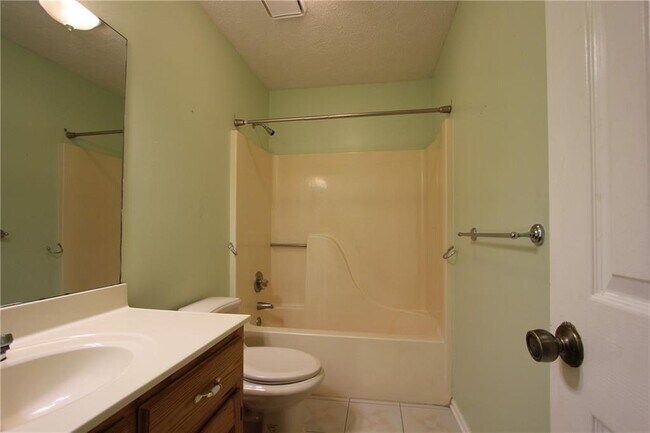 Building Photo - 818 Springlake Rd