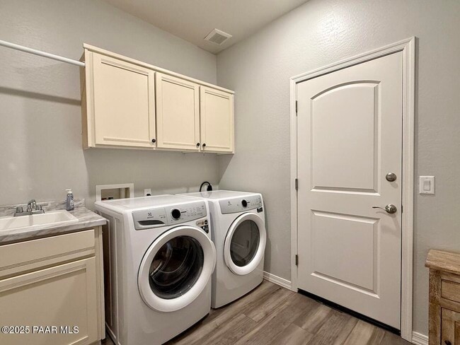 Building Photo - 7701 E Fieldstone Dr