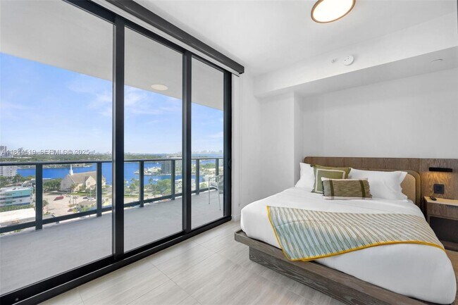 Building Photo - 580 72nd St