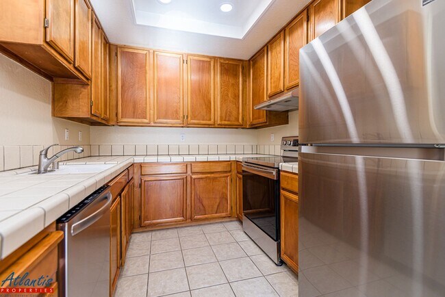 Building Photo - Lovely Condo | Central A/C | Garage