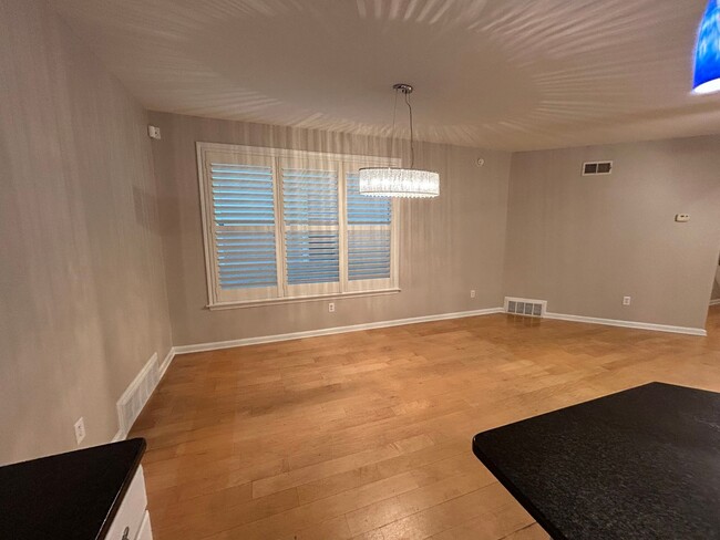 Building Photo - Large 3 bd 2.5 bath with all new paint! Fe...