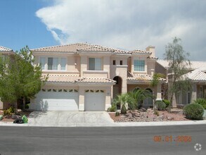 Building Photo - 5 BDR/ 4.5 BTH, Triple Master Home includi...