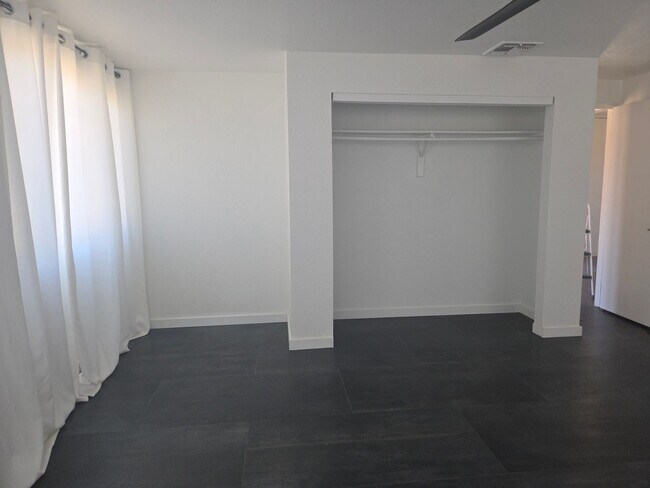 Building Photo - 3 Bedroom 1.5 Bath Modern Farmhouse near JT National Park * MOVE IN SPECIAL*