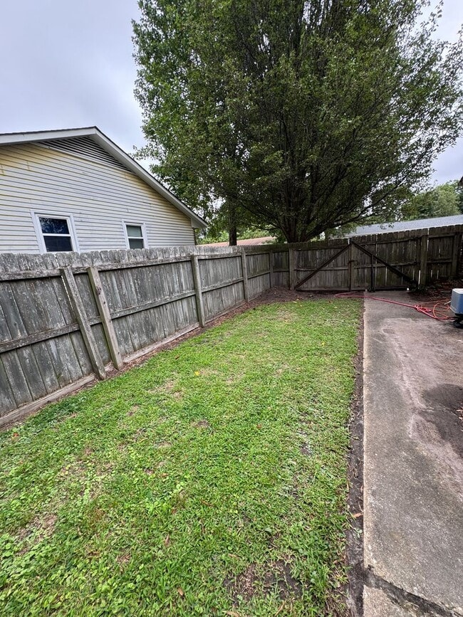 Building Photo - Quaint 3 bedroom/2 bath home