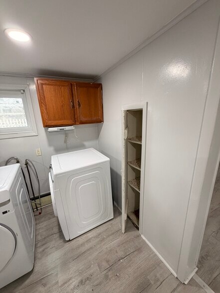 Building Photo - 118 W Washington St