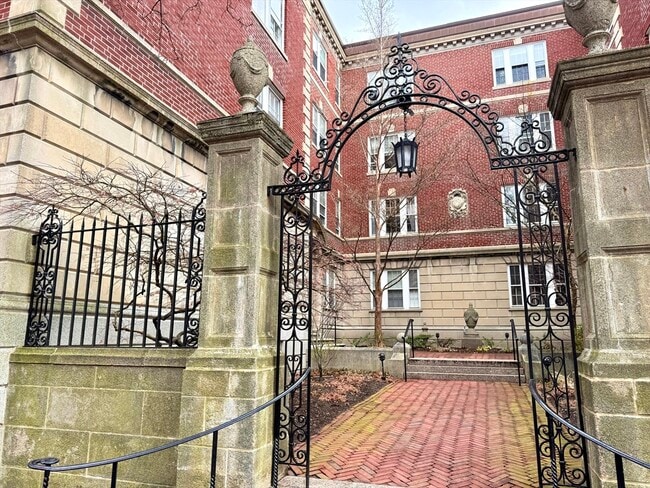 Building Photo - 6 Washington Ave