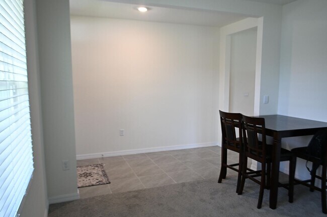 Building Photo - 1341 Middle Lk Dr