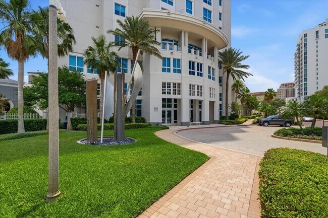 Building Photo - 400 Beach Dr NE