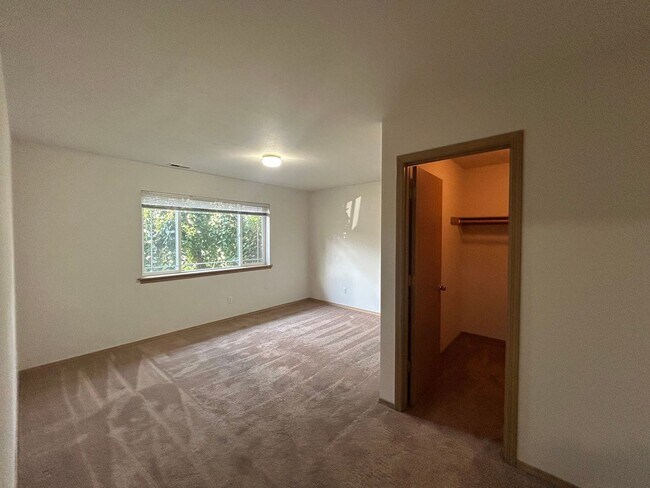 Building Photo - Beautiful 4 bd 3 bath w/ 2-car Garage Home...