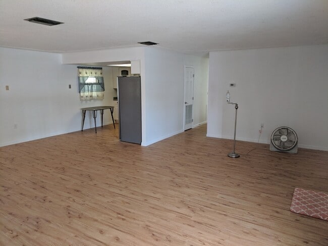 Building Photo - 34 E Azalea Cir