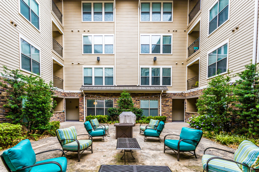 Courtyard - Residences at Riverdale