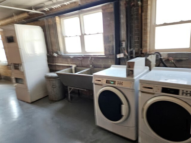 Building Photo - 6104 N Damen Ave