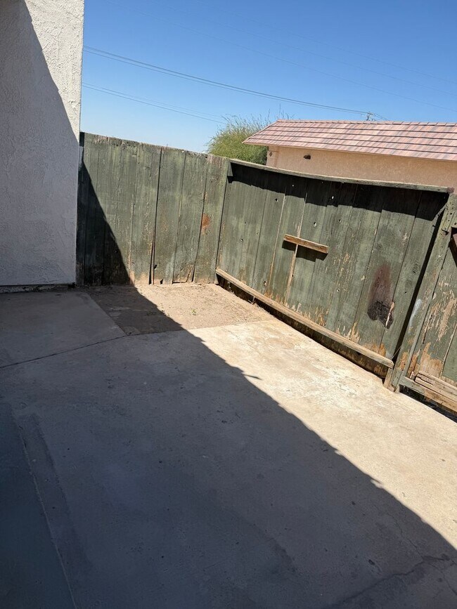 Building Photo - Triplex - Ave A