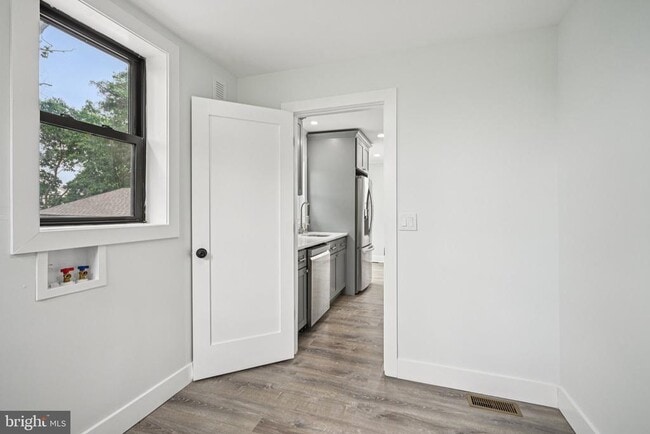 Building Photo - 3547 Finlaw Ave