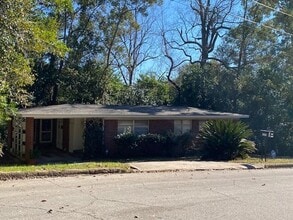 Building Photo - 1215 Buckingham Dr