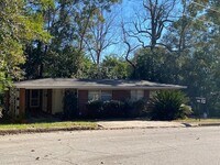 Building Photo - 1215 Buckingham Dr