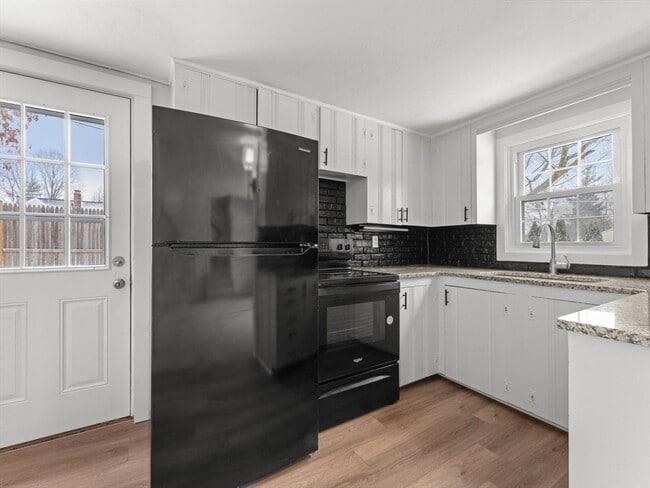 Building Photo - 28 Crestview Dr