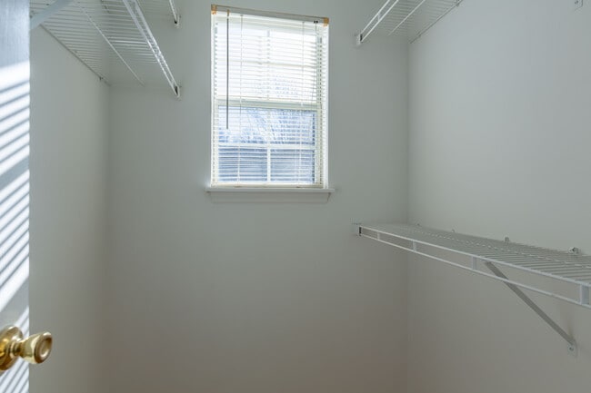 Building Photo - 304 Holly Pines Ct