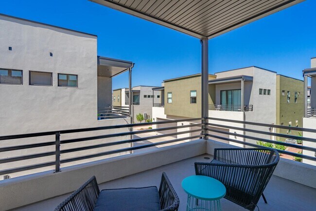 Building Photo - 3080 S Bloomington Dr
