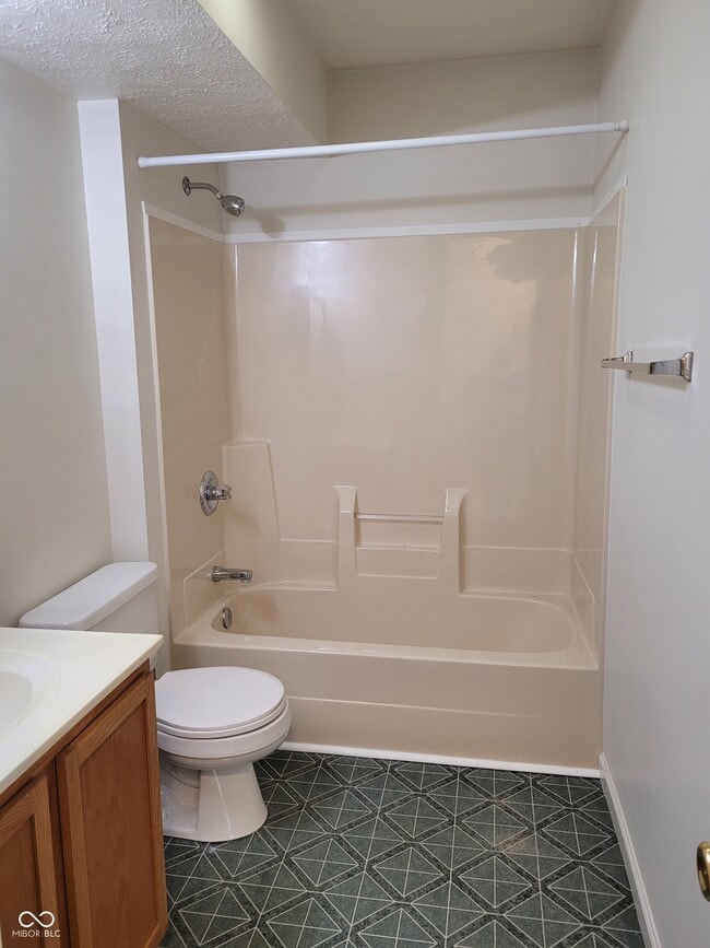 Building Photo - 250 Locust Ln