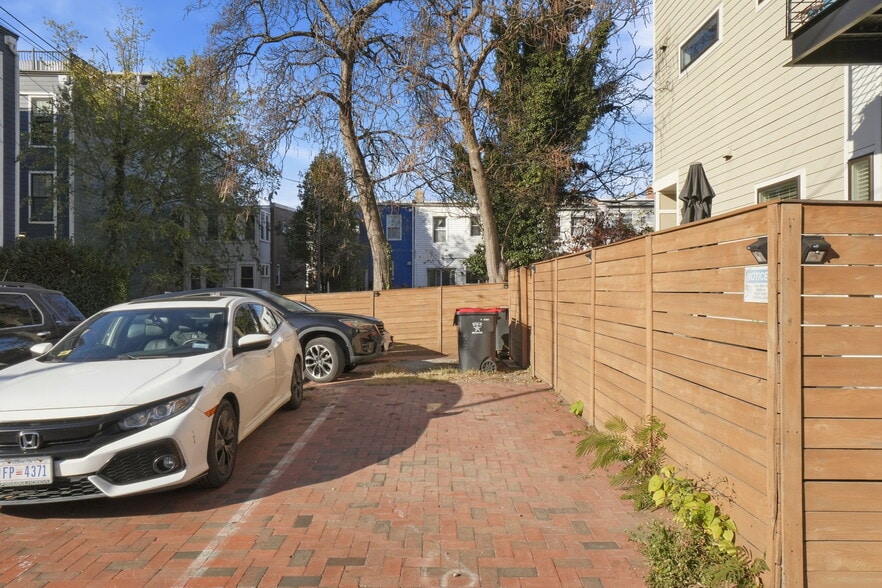 Building Photo - 3222 Warder St NW