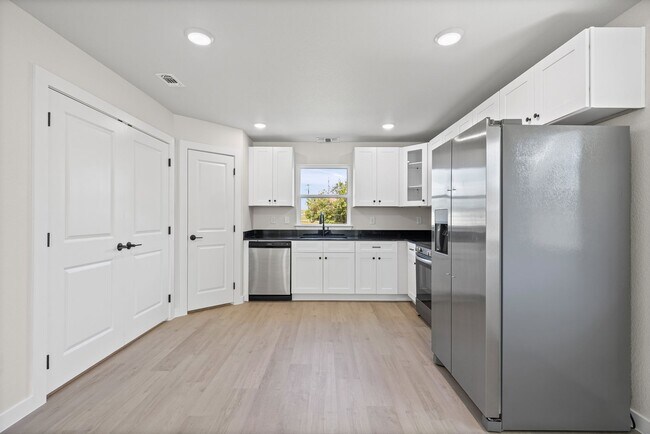 Building Photo - Brand New, Modern, and Ready for You in Temple, TX!