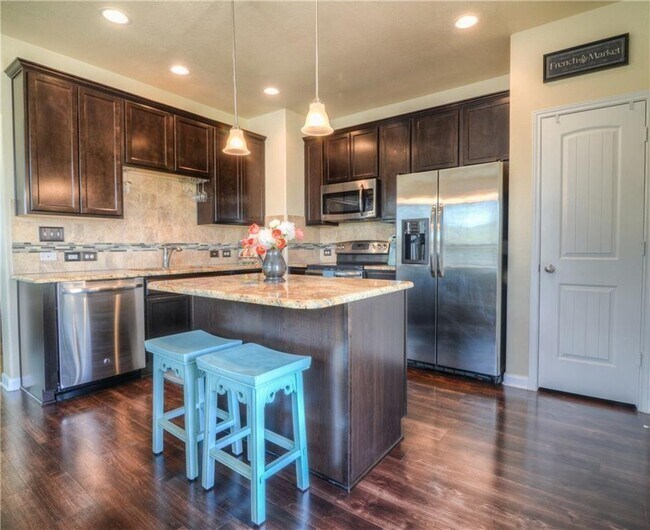 Building Photo - 1412 Willow Vista