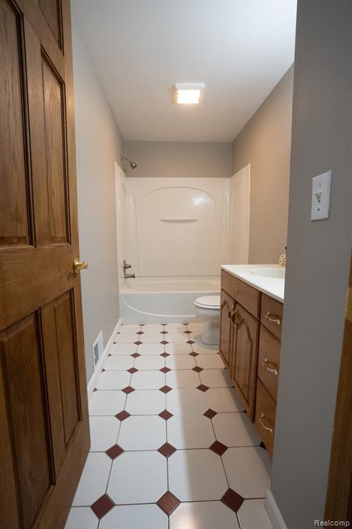 Building Photo - 1555 E South Blvd