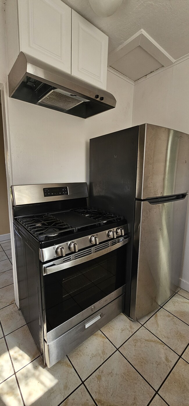 Kitchen - 3444 Casitas Ave