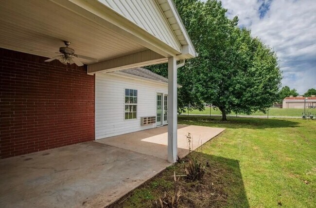 Building Photo - 1470 Forest St