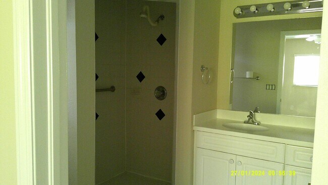 Building Photo - Bokeelia duplex-close to Pine Island Rd and Stringfellow