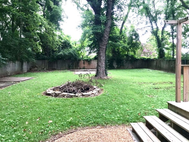 Building Photo - Phenomenal Downtown River View!