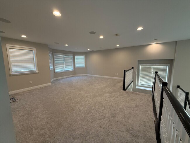 Building Photo - 6346 Walker Ct
