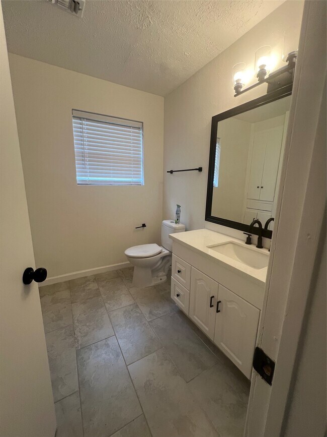 Building Photo - 6829 Driftwood St