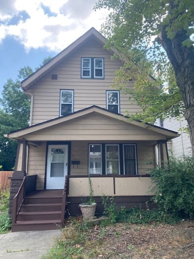 Primary Photo - 815 Beardsley St