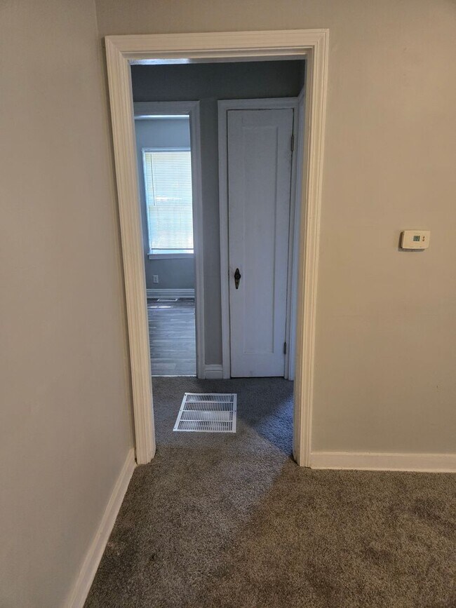 Building Photo - 2BR/1BA House recently renovated-** Specia...