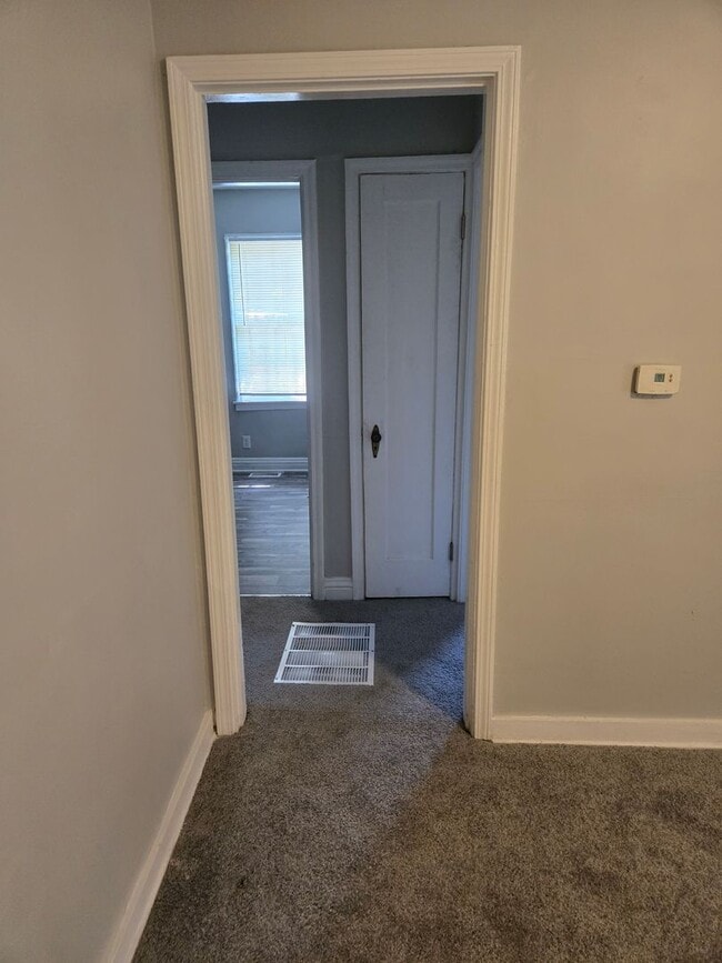 Building Photo - LEASING SPECIAL MOVE IN BY 1/1/2026 ** 1/2 price Security Deposit and 2nd month free