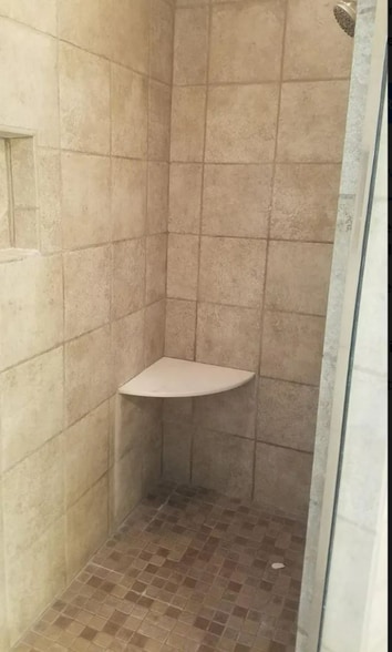 Building Photo - 201 Deanna Green Ln