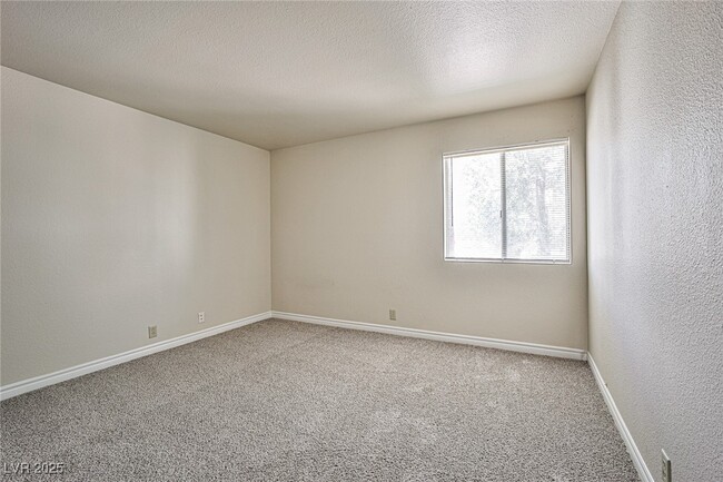 Building Photo - 5240 Indian River Dr