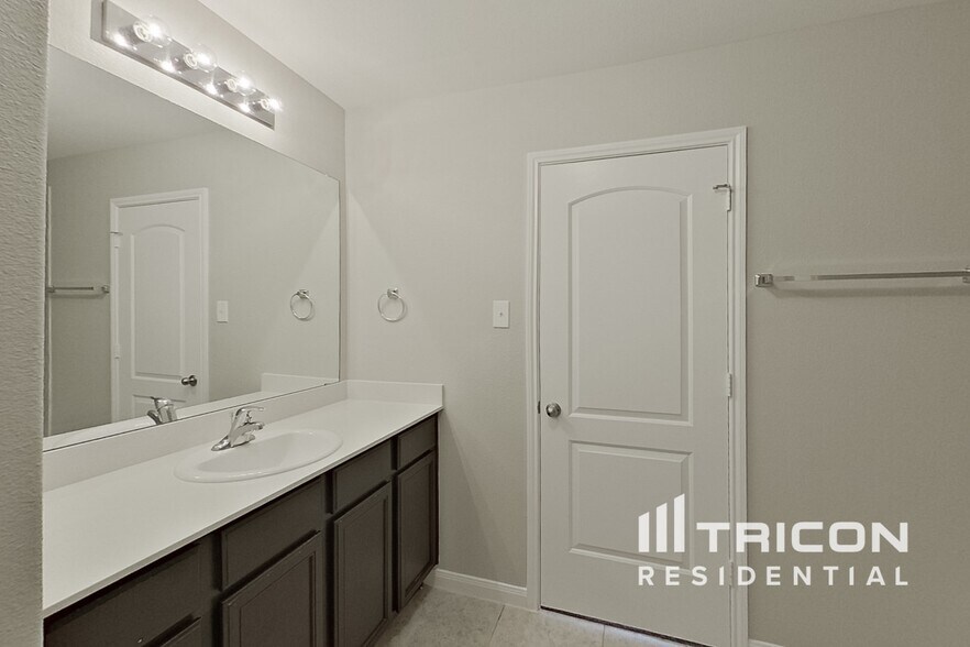 Building Photo - 6312 Jasper Lake Dr