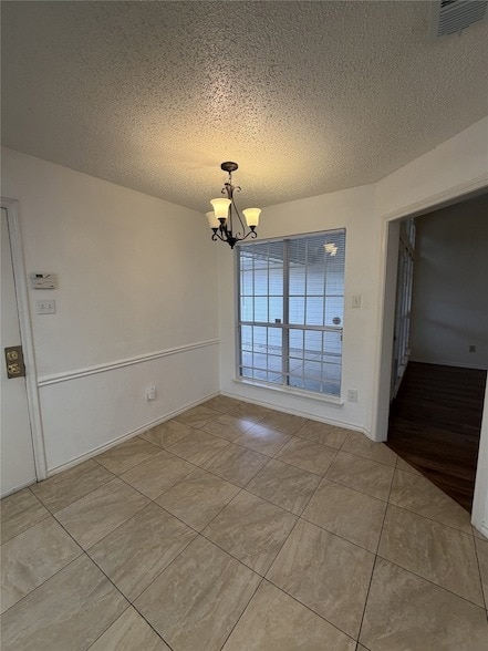 Building Photo - 1426 Mapleview Dr