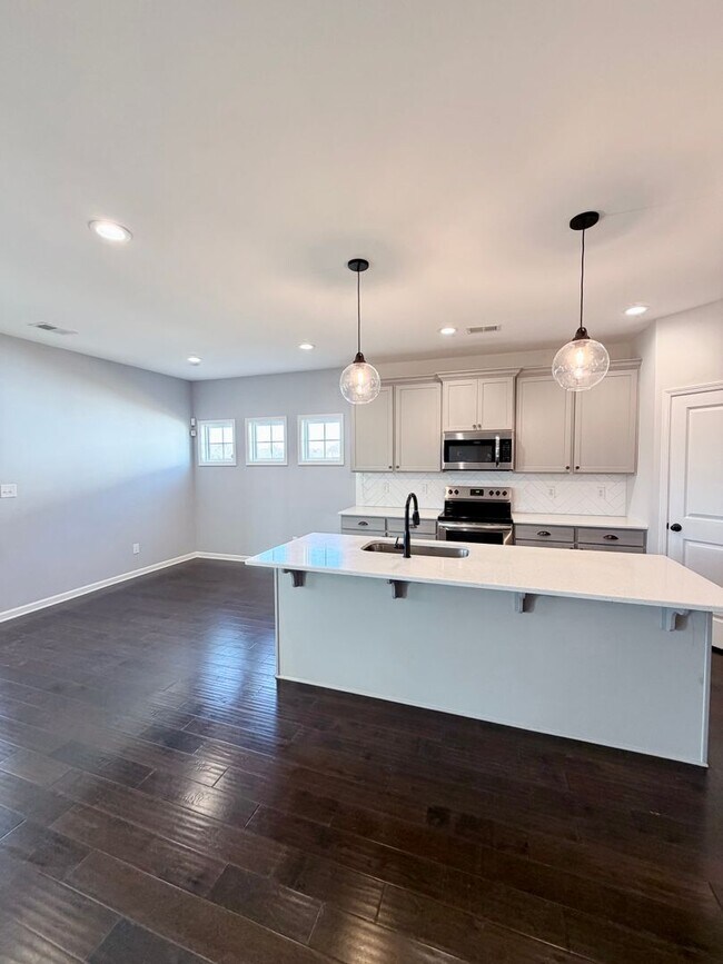 Building Photo - 215 Shoshone Cir