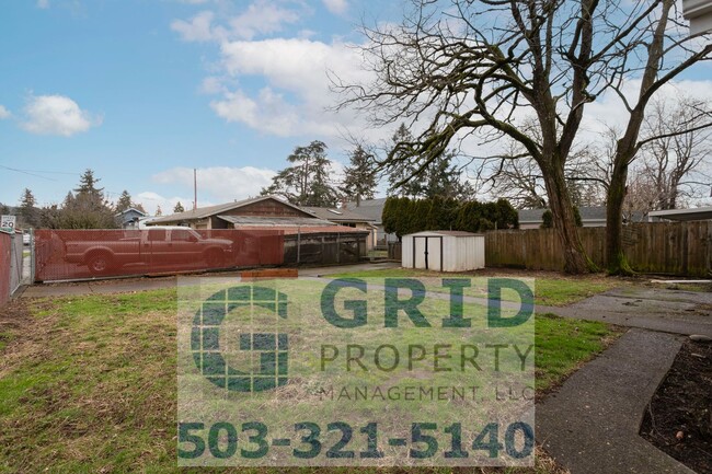 Building Photo - 3 Bedroom Home - Large Corner Lot - SE Portland!