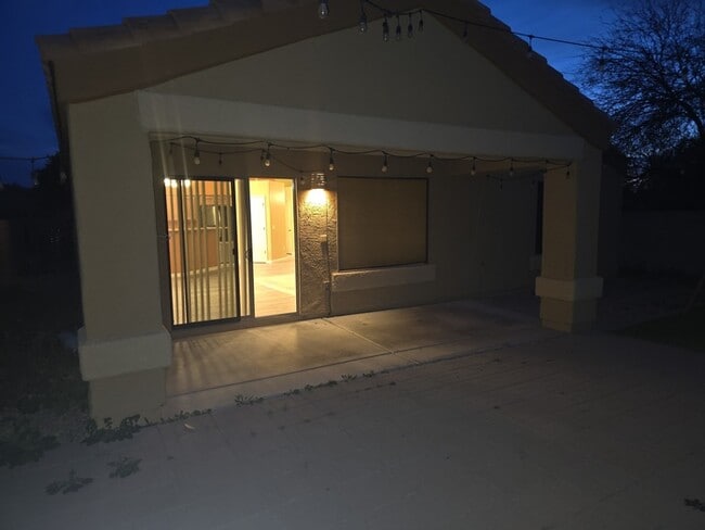 Building Photo - Beautiful 3 bedroom, 2 bath Home available