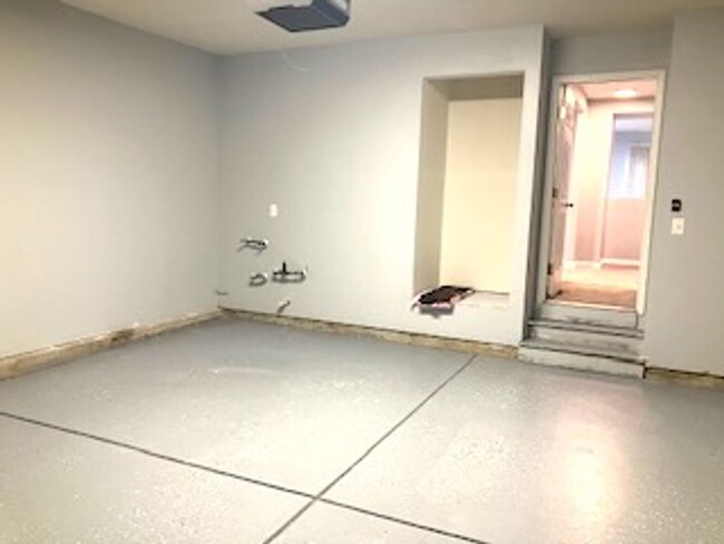 Building Photo - ***Spacious DREAM HOME w/Fresh Paint New A...
