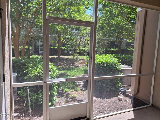 Building Photo - 8106 Summer Cove Ct