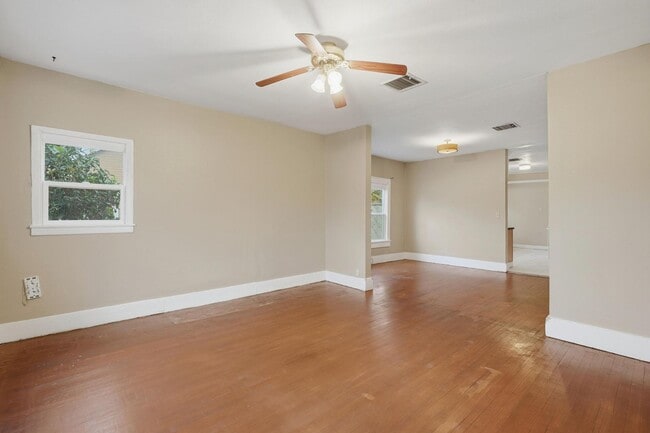 Building Photo - 1341 Hickory St