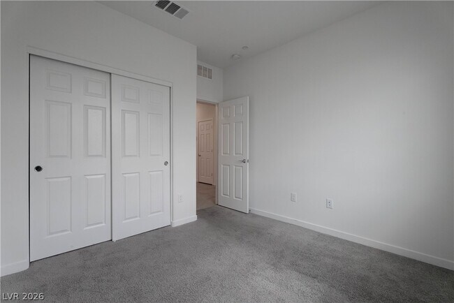 Building Photo - 902 Bronzite St