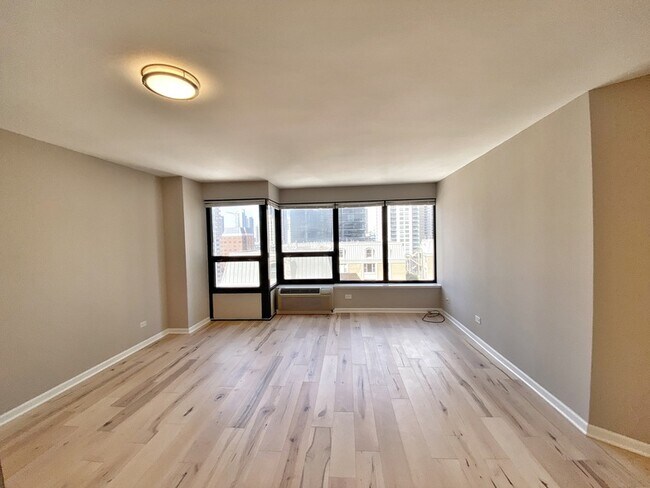 Building Photo - 30 E Huron St
